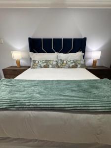 Accommodation Front - Extravagant 4 Sleeper Penthouse with Rooftop Jacuzzi