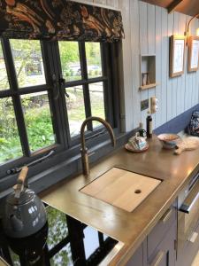 Shepherd Huts at Sheepscombe