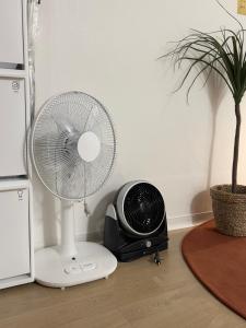 신논현역 3분ㅣ퀸침대 3개 6인ㅣ넷플릭스 netflix ㅣ공간 디자이너의 감성 숙소