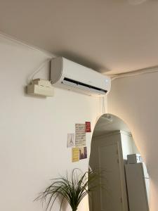 신논현역 3분ㅣ퀸침대 3개 6인ㅣ넷플릭스 netflix ㅣ공간 디자이너의 감성 숙소