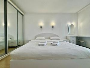 ApartPoltava Стильні білосніжні апартаменти, 2-ОКРЕМІ кімнати , документи для відрядження , банківський чек