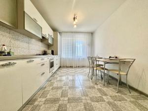 ApartPoltava Стильні білосніжні апартаменти, 2-ОКРЕМІ кімнати , документи для відрядження , банківський чек