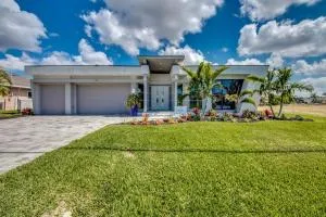 Villa Perfection by CoralVilla- luxurious, sun deck on water - Shell Point Village