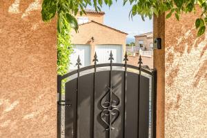 Maisons de vacances L-Occitane ~ Piscine ~ Climatisation ~ Parking : photos des chambres