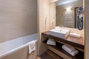 Hotels Best Western Terre de Provence : Suite avec 1 Lit Queen-Size et 2 Lits Simples - Non-Fumeurs