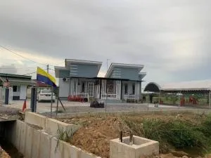 Tiny house by Cg Azizan & Milah - Kampung Tasoh