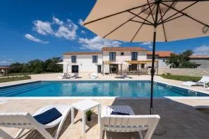 Villa Roti with Pool and Sauna - Gromnik