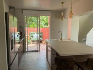 Maisons de vacances Maison pour 12p, piscine a debordement chauffee d-avril a octobre inclus : photos des chambres
