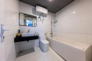 The One Hostel & Rooftop Bar Catba