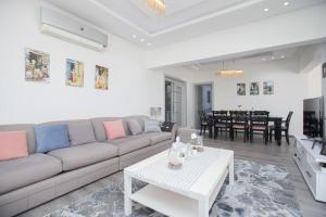 Rooftop Beachfront Apartment