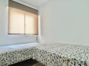 3 habitaciones, terraza y a 200 metros de la playa