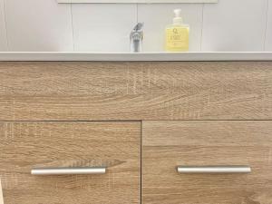 3 habitaciones, terraza y a 200 metros de la playa