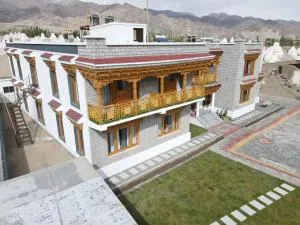 BON Laba Residency - Stak