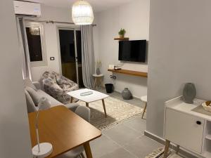 Sunny Oasis 1BR Apartment near Cairo Airport - A Luxurious Retreat