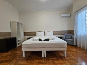 Citys corner spot by YHA