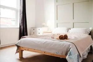 Stylish Renovated Home Near Headingley & Park - Horsforth