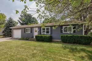 The Cherry House 3Bd 1B - Interlochen