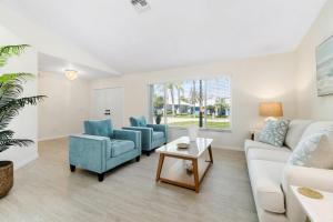 3 Bed, 2 Bath Beach House, Sleeps 6