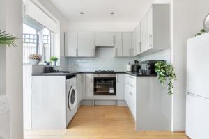 9RA - 4BD House - Wembley Views