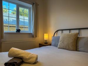 New! Central & Cosy with Smart TV, Book Your Stay!