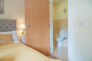 Steps away from New Street Station & 2 Beds & 2 Baths Flat at City Center