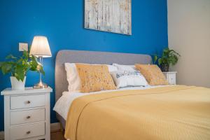 Steps away from New Street Station & 2 Beds & 2 Baths Flat at City Center