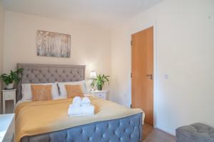 Steps away from New Street Station & 2 Beds & 2 Baths Flat at City Center