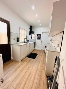 Newly Renovated Luxury Studio in Harborne Lane by Queen Elizabeth Hospital R4