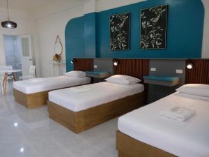 Karas Pension House East