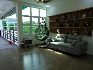 Karas Pension House East