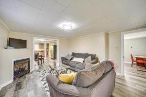 Lake Guntersville Home 1 Mi to Boat Ramp!