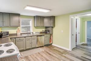 Lake Guntersville Home 1 Mi to Boat Ramp!