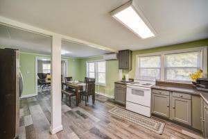 Lake Guntersville Home 1 Mi to Boat Ramp!