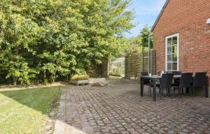 Six-Bedroom Holiday Home In Thyholm