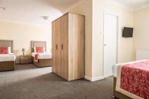 Superior Family Room room in Craig-y-Don