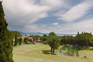 Lalla al Lago Pool Access, Parking, Lake Views