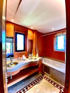 Luxurious & Comfy Golf Gem Pool Pergola View