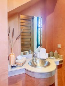 Luxurious & Comfy Golf Gem Pool Pergola View