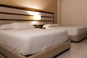 Infinity Suites triple room 206