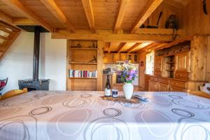 Le Paccaly, Piscine et Aire de jeux