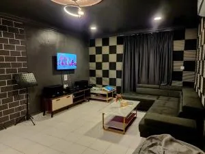 Johor Jaya -- KTV & Swimming Pool & Mahjong #5BR2B 15pax - Plintong