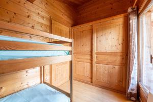 Chalets Le Grepon, Piscine et Aire de jeux : photos des chambres