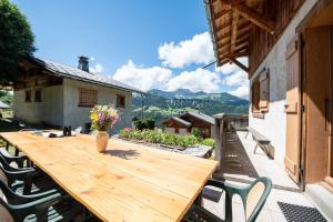 Chalets Le Grepon, Piscine et Aire de jeux : photos des chambres
