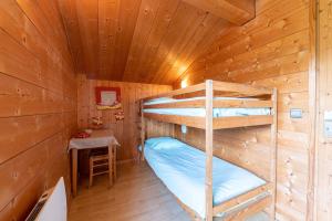 Chalets Le Grepon, Piscine et Aire de jeux : photos des chambres