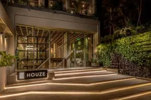 HOUZE - Stay & Residences by AVA - Luque