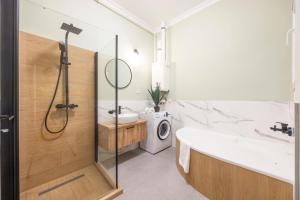 DeLuxe Izabella City Center Residence with 4BEDRM, 3BATHRM