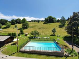 Chalets Le Grepon, Piscine et Aire de jeux : photos des chambres