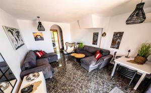 SunRise Den, a pie de playa, vista al mar y piscina