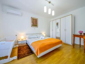 Holiday Home Dedina srića by Interhome
