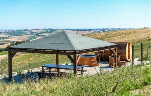 Beautiful Apartment In Terre Roveresche